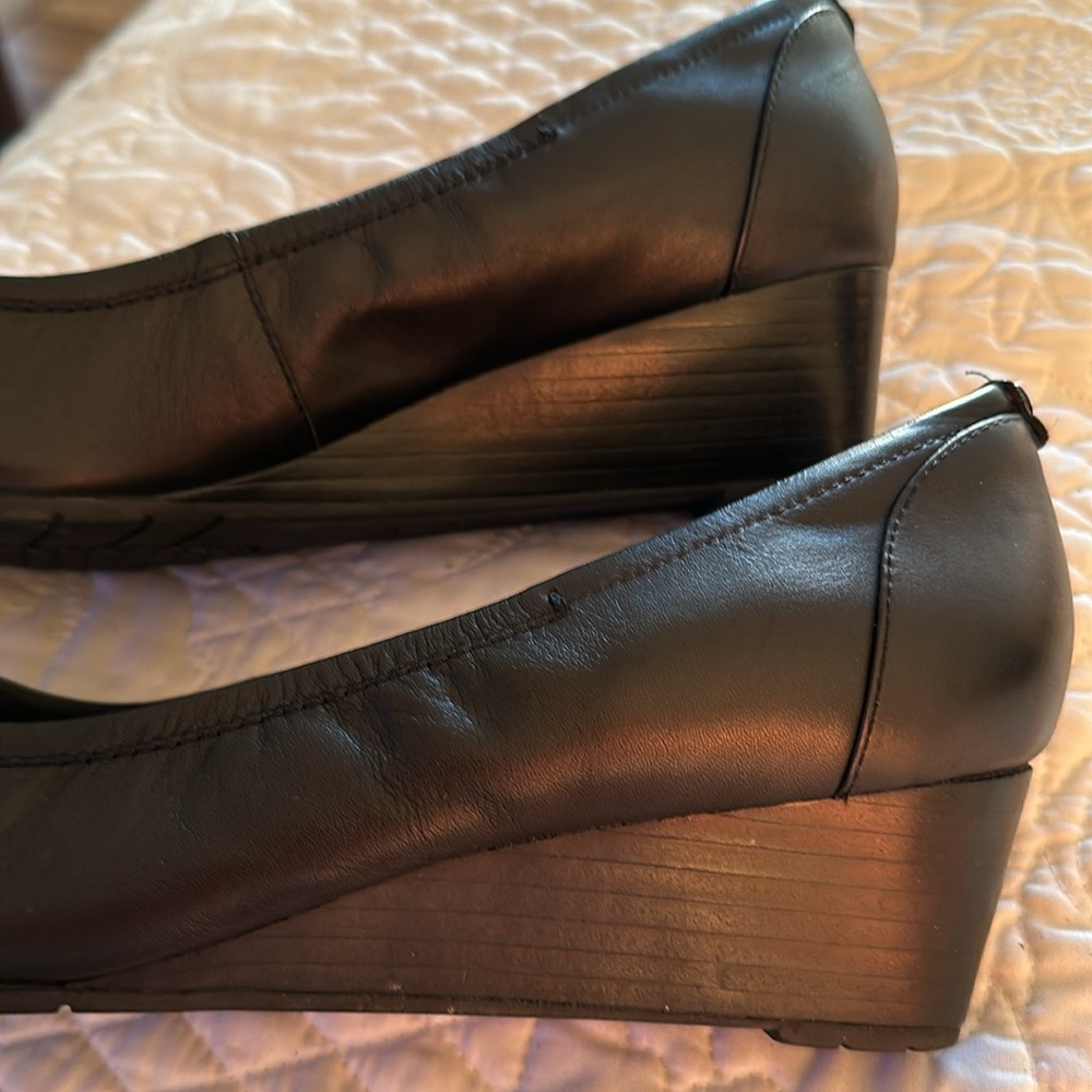 Black leather Clark’s wedge shoe with open toe - Picture 3 of 5